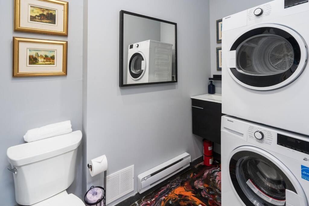 Two Bedroom Duplex In Plateau Mont-royal District * Montréal