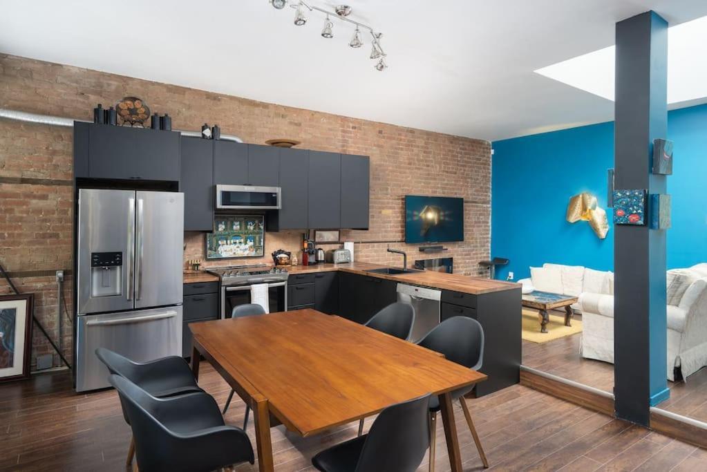 Two Bedroom Duplex In Plateau Mont-royal District * Montréal